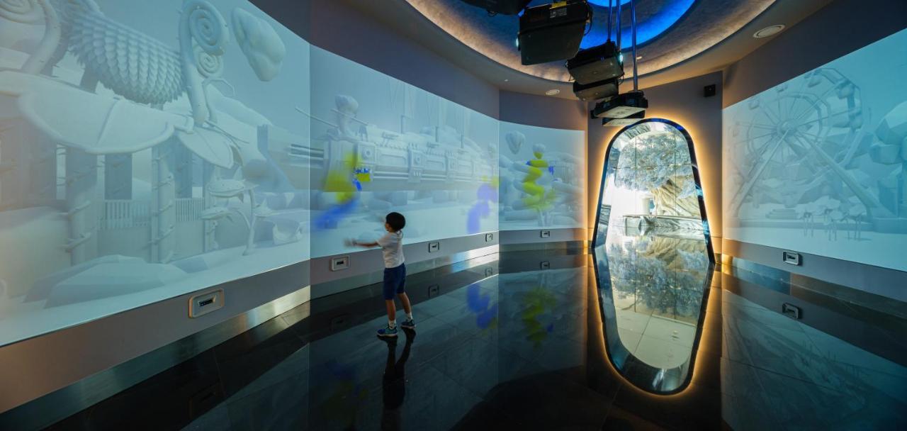 Grande Centre Point Space Pattaya Zewnętrze zdjęcie The "Discovery Zone"