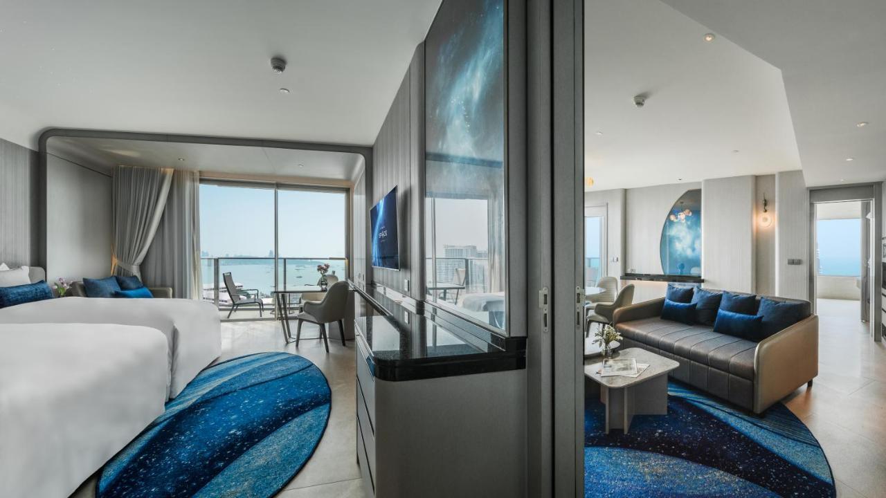 Grande Centre Point Space Pattaya Zewnętrze zdjęcie A suite at the hotel
