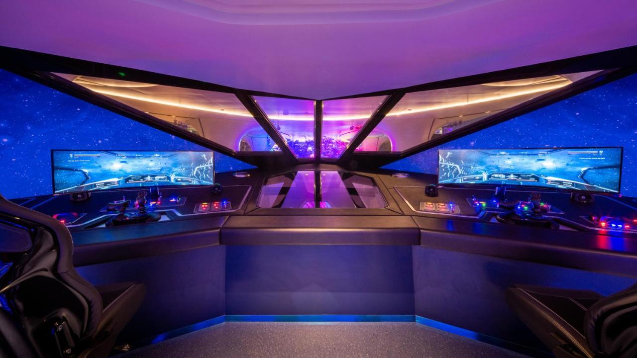 Grande Centre Point Space Pattaya Zewnętrze zdjęcie The control room of the London Eye