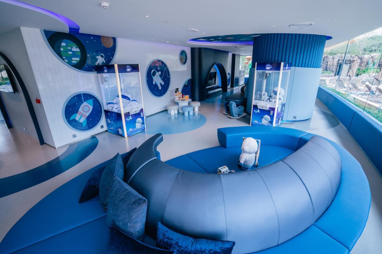 Grande Centre Point Space Pattaya Zewnętrze zdjęcie The interior of the Space and Astronomy Centre