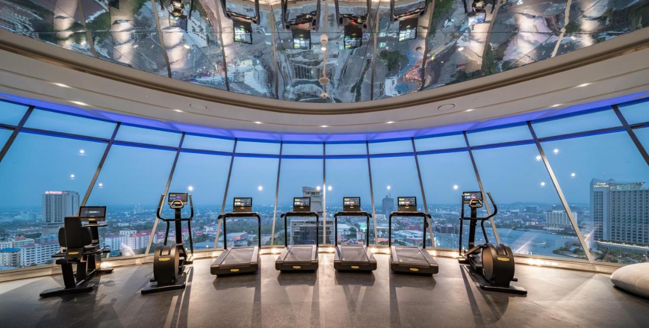 Grande Centre Point Space Pattaya Zewnętrze zdjęcie The gym at the 88th floor