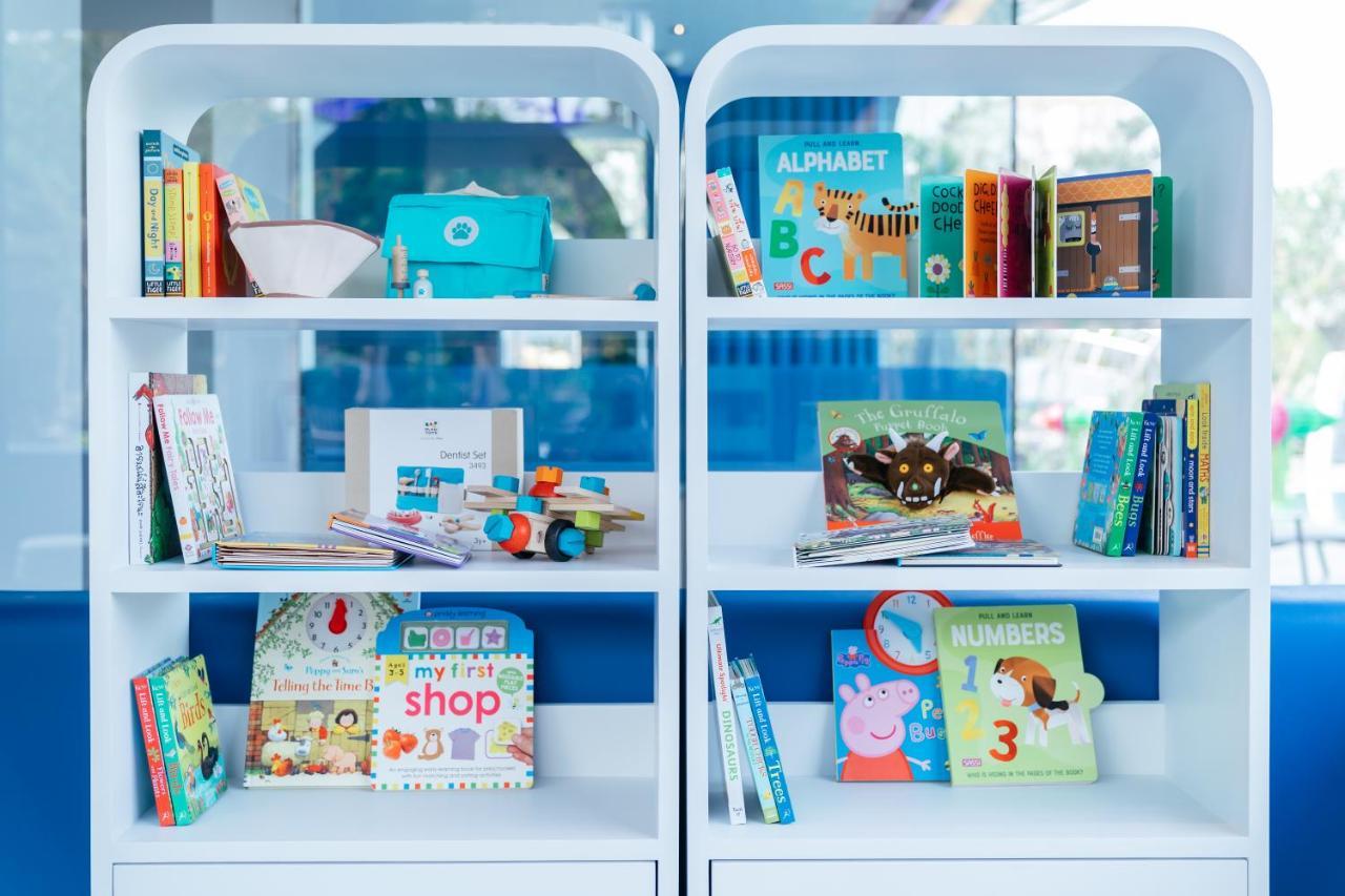 Grande Centre Point Space Pattaya Zewnętrze zdjęcie Children's books at a library
