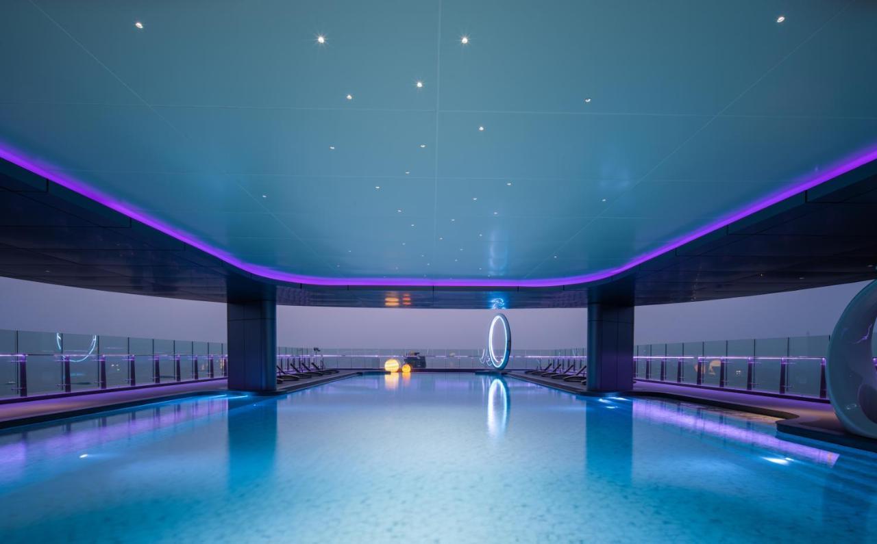 Grande Centre Point Space Pattaya Zewnętrze zdjęcie The pool at the 101 Sky Lounge