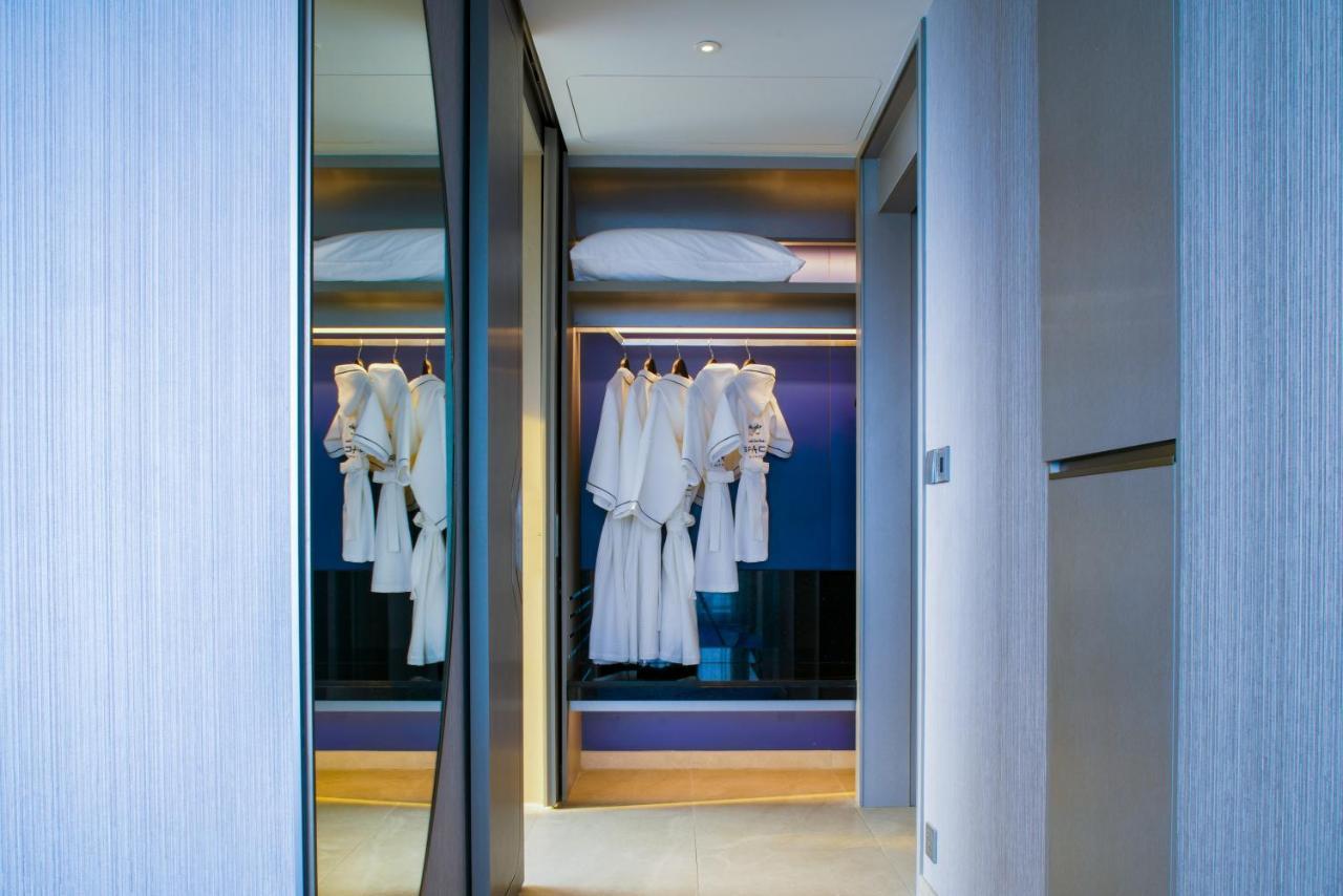 Grande Centre Point Space Pattaya Zewnętrze zdjęcie A walk-in closet